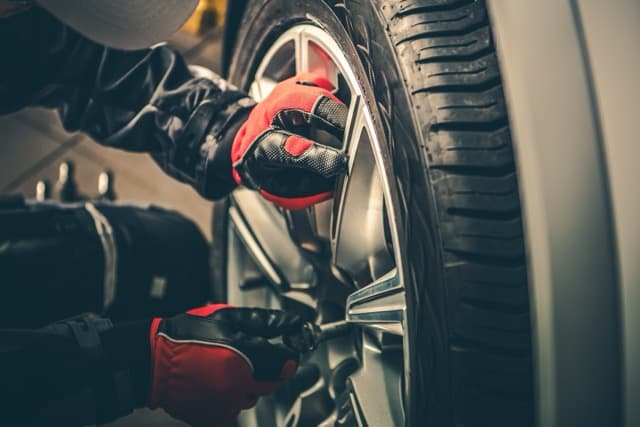 In shop/mobile tyre fitters